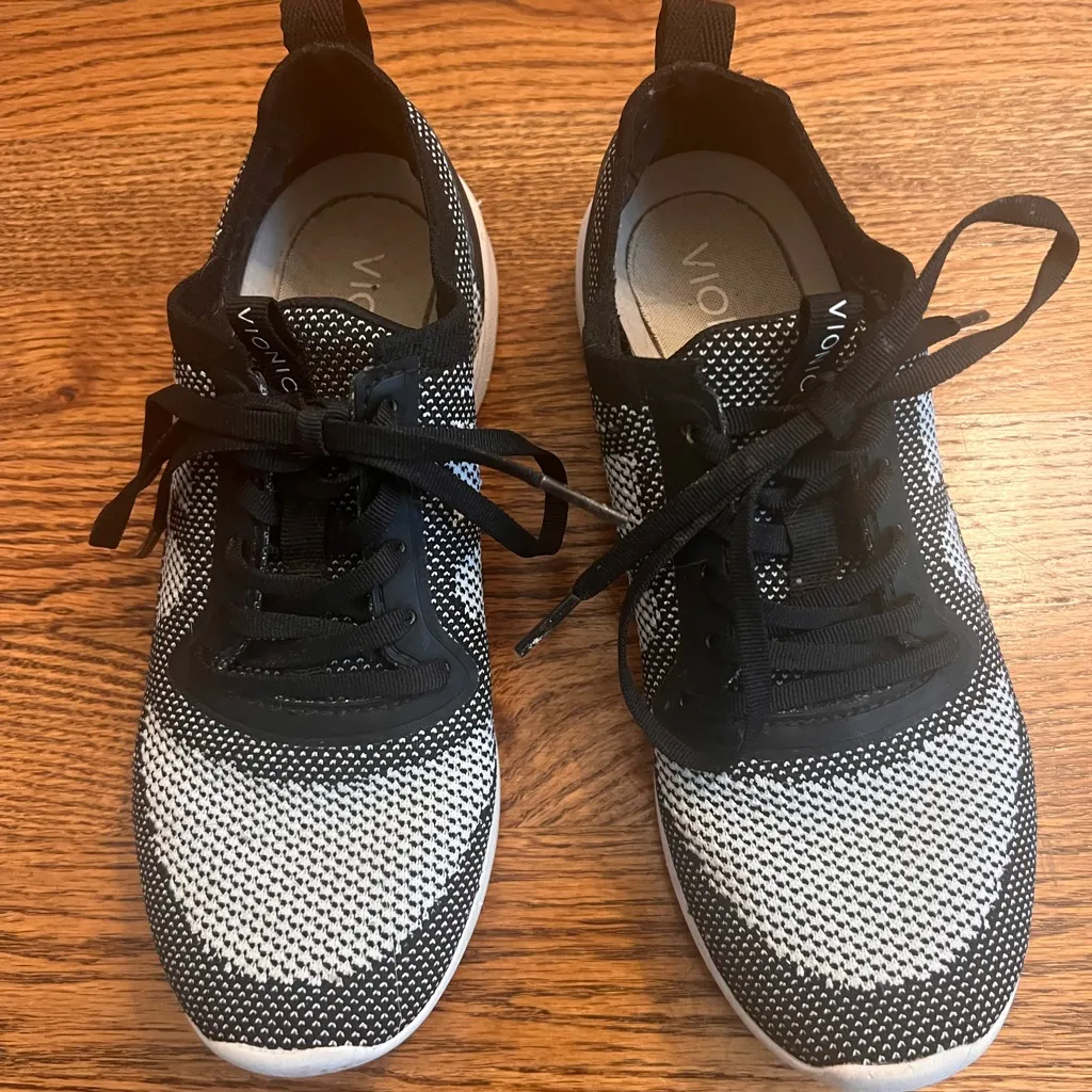 Vionic Women’s Sky Lenora Comfort Walking Sneakers – Black & White – Size 6 - Image 2