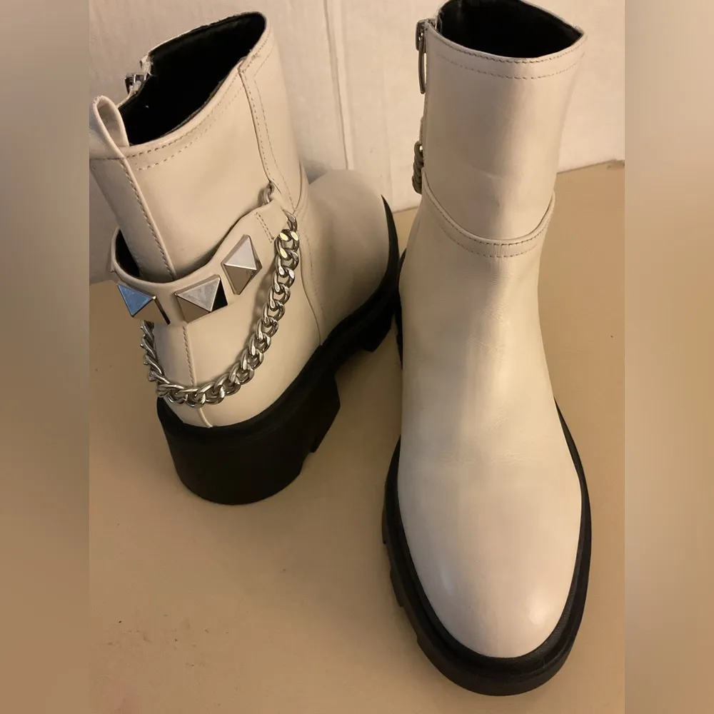 Marc Fisher women white leather Chelsea Waty boots size 9.5 - Image 3