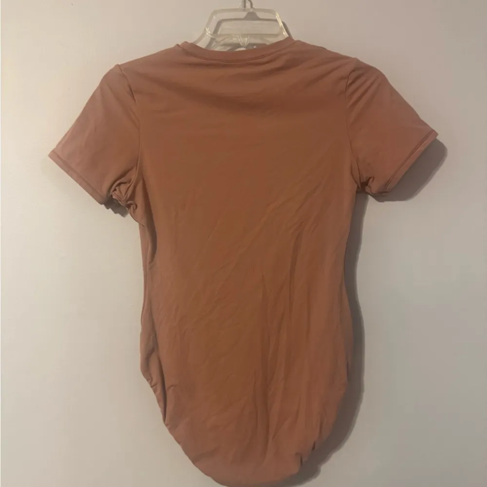 SKIMS Fits Everybody T-Shirt Bodysuit in Limited Edition Sienna size large - Image 4