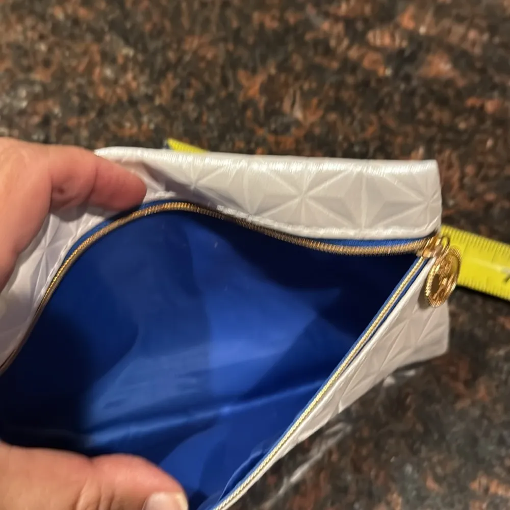 Ipsy silver cosmetic bag - Image 3