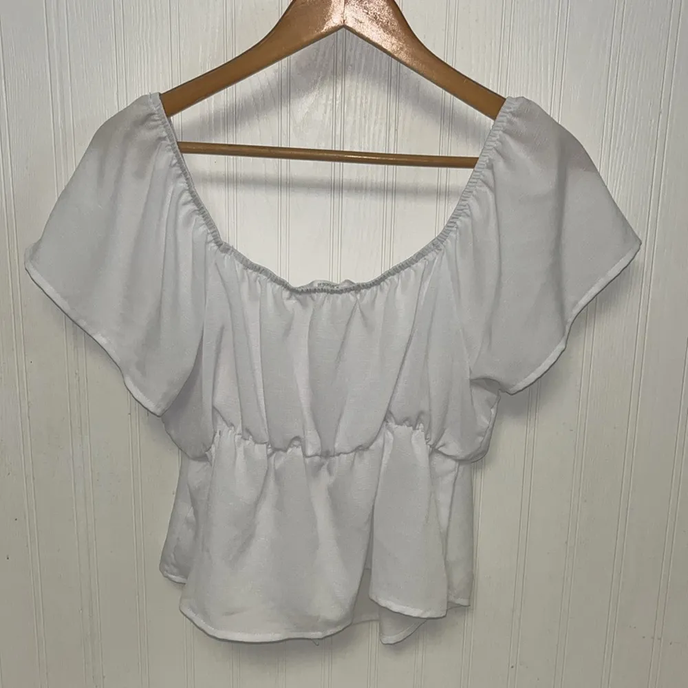 Madden NYC White Flutter sleeve summer Top Size L - Image 5