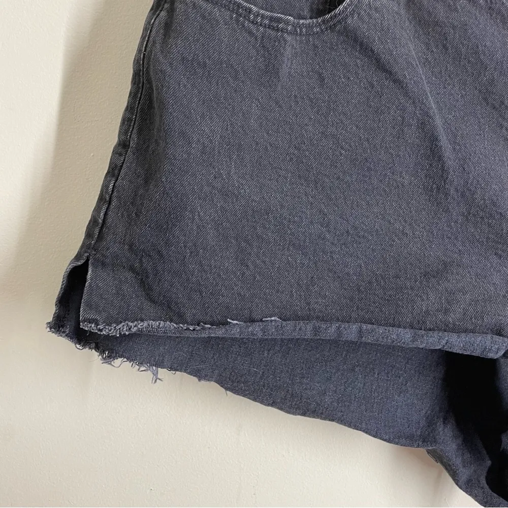 Abercrombie Curve Love High Rise Mom Short size 35 black frayed raw hem - Image 8