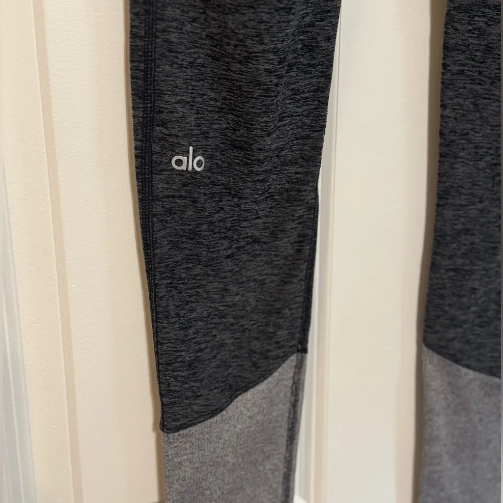 Womens Alo Yoga High-waisted Alosoft Lounge Heathered Gray Ribbed Legging Medium - Image 4