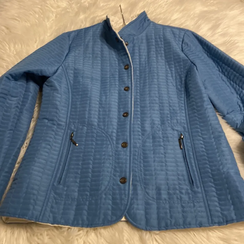 The TOG Shop Quilted Jacket color blue excellent condition size M Size M - Image 11