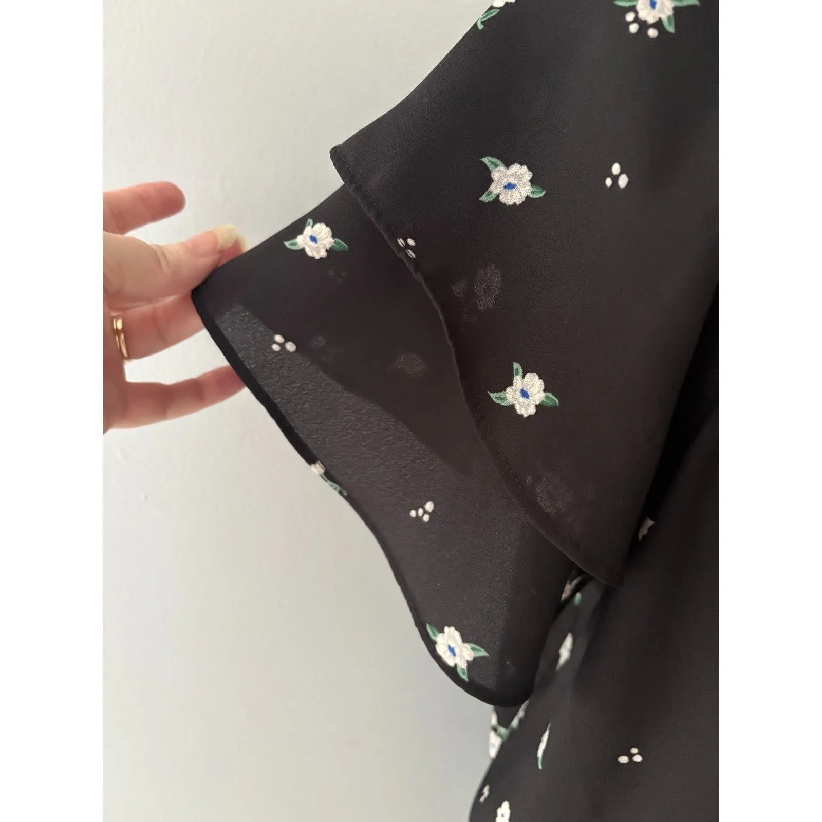 Old Navy Top XXL Black Floral Flutter Sleeve Lightweight Whimsigoth Fairy - Image 6