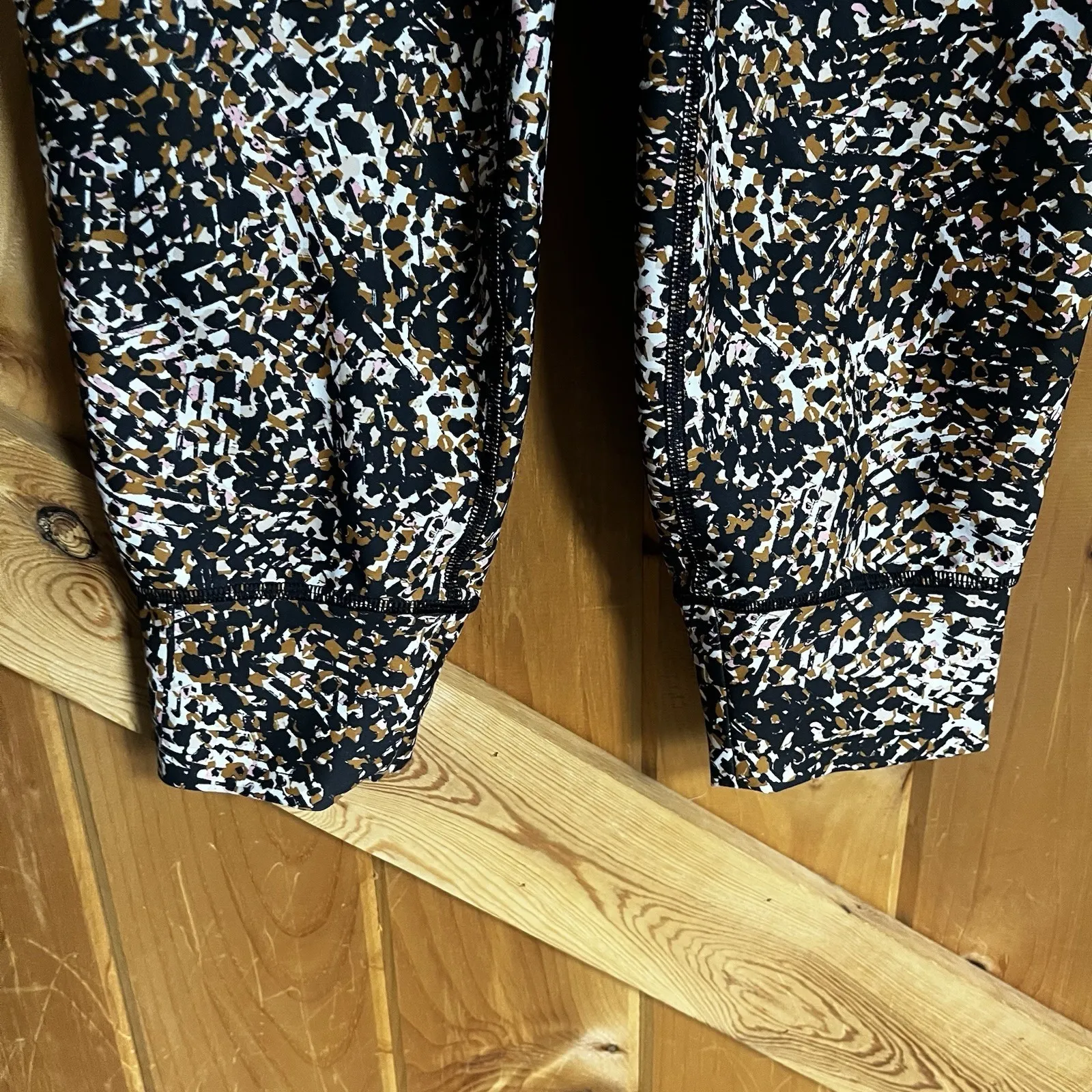 Old Navy Active‎ Powersoft Womans Medium Abstract Animal Print Athletic Leggings - Image 4