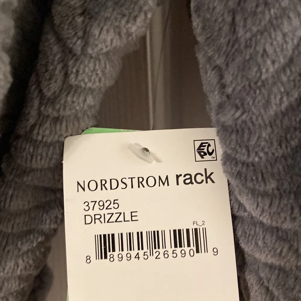 HONEYDEW INTIMATES BATHROBE SIZE S/M BRAND NEW LENGTH 34” COLOR GRAY SO FLUFFY - Image 3