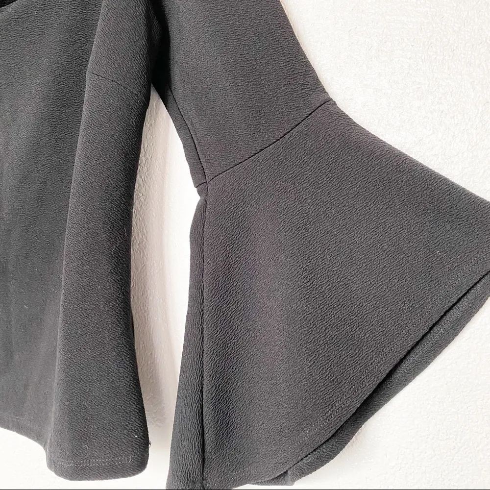 Dotti Off the Shoulder Bell Sleeve Top Black Size Medium - Image 5