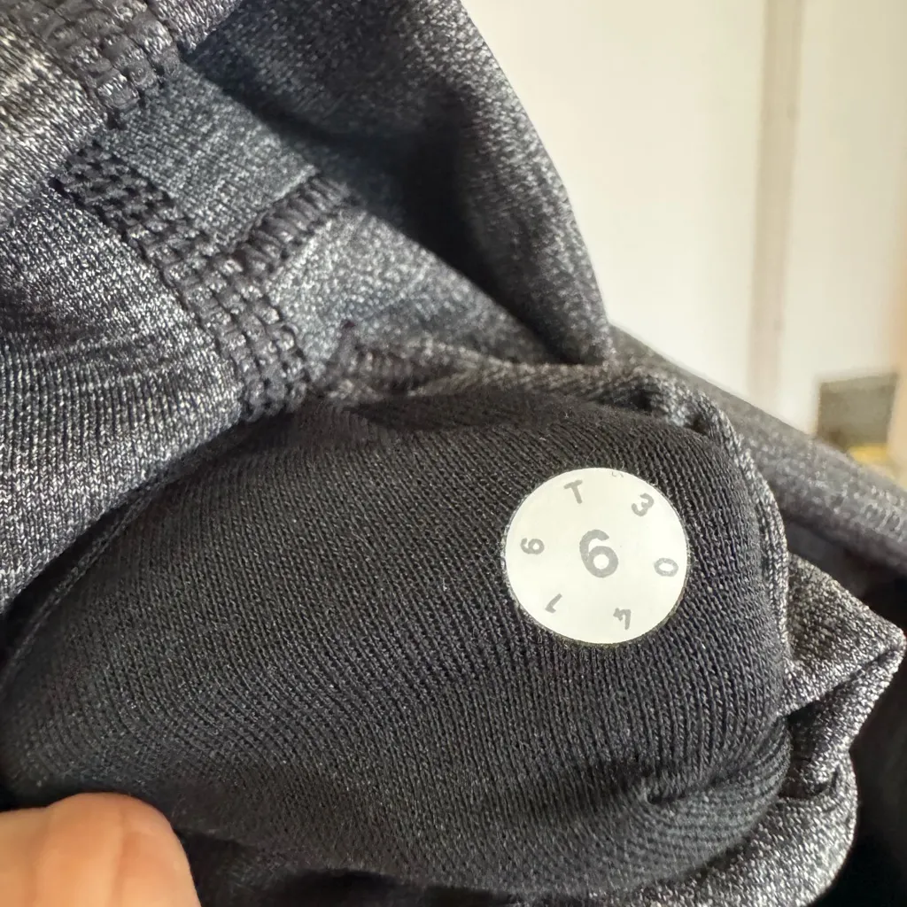 Lululemon heather gray leggings size 6 - Image 6