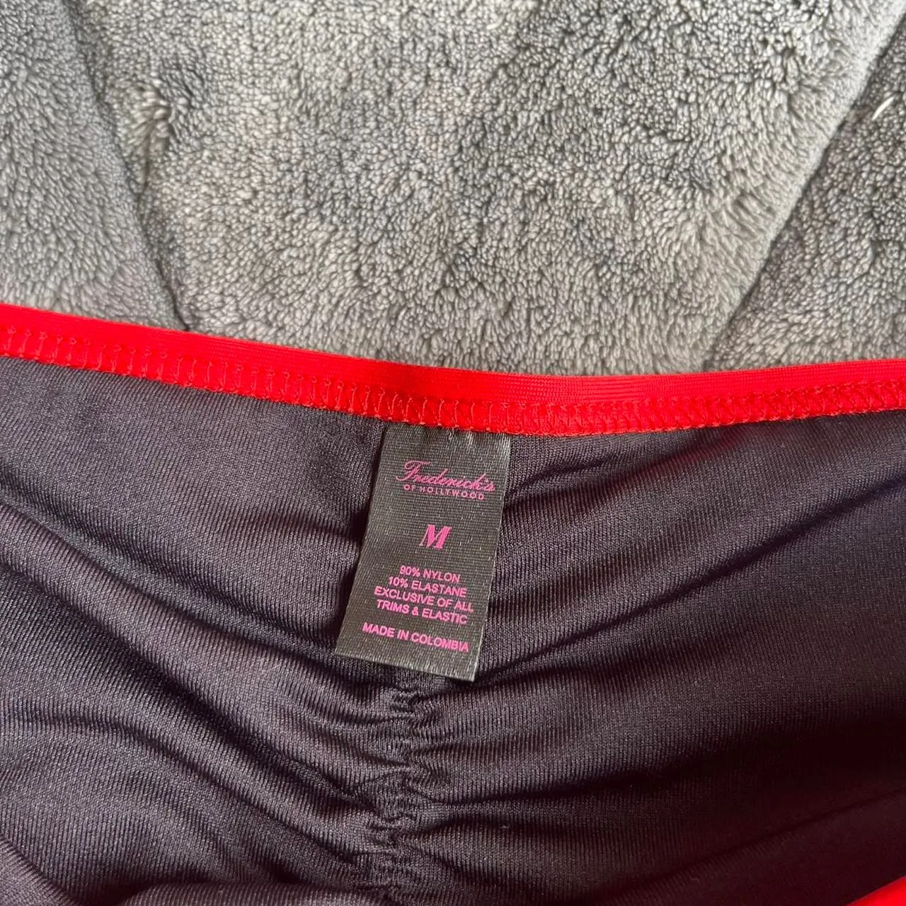 Frederick’s of Hollywood red ruched cheeky bikini bottoms sz medium NEW w/o tags - Image 3