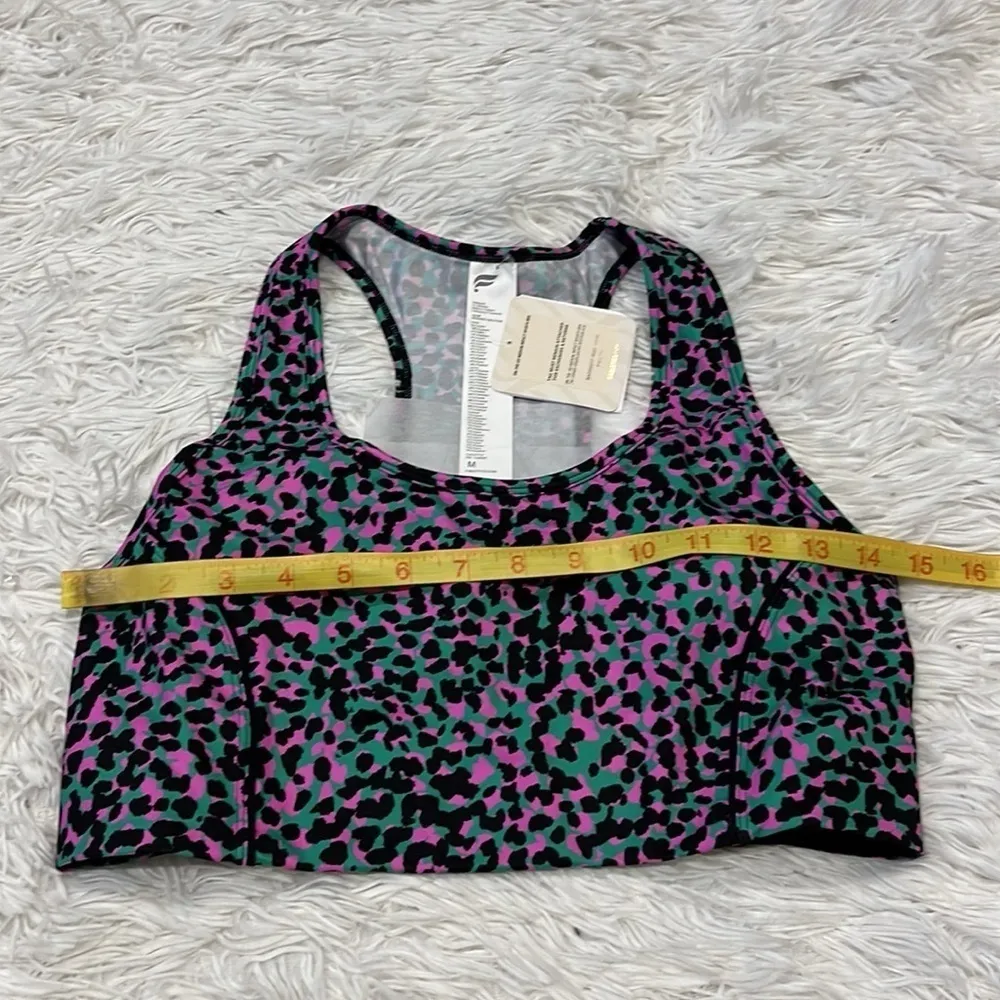 FABLETICS BRA ON THE GO MEDIUM IMPACT SPORTS BRA GRASS GREEN SAFARI SPOTS/BLACK - Image 9