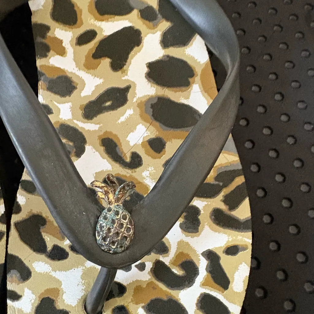 Tommy Bahama pineapple Leopard Print wedge sandals - Image 3