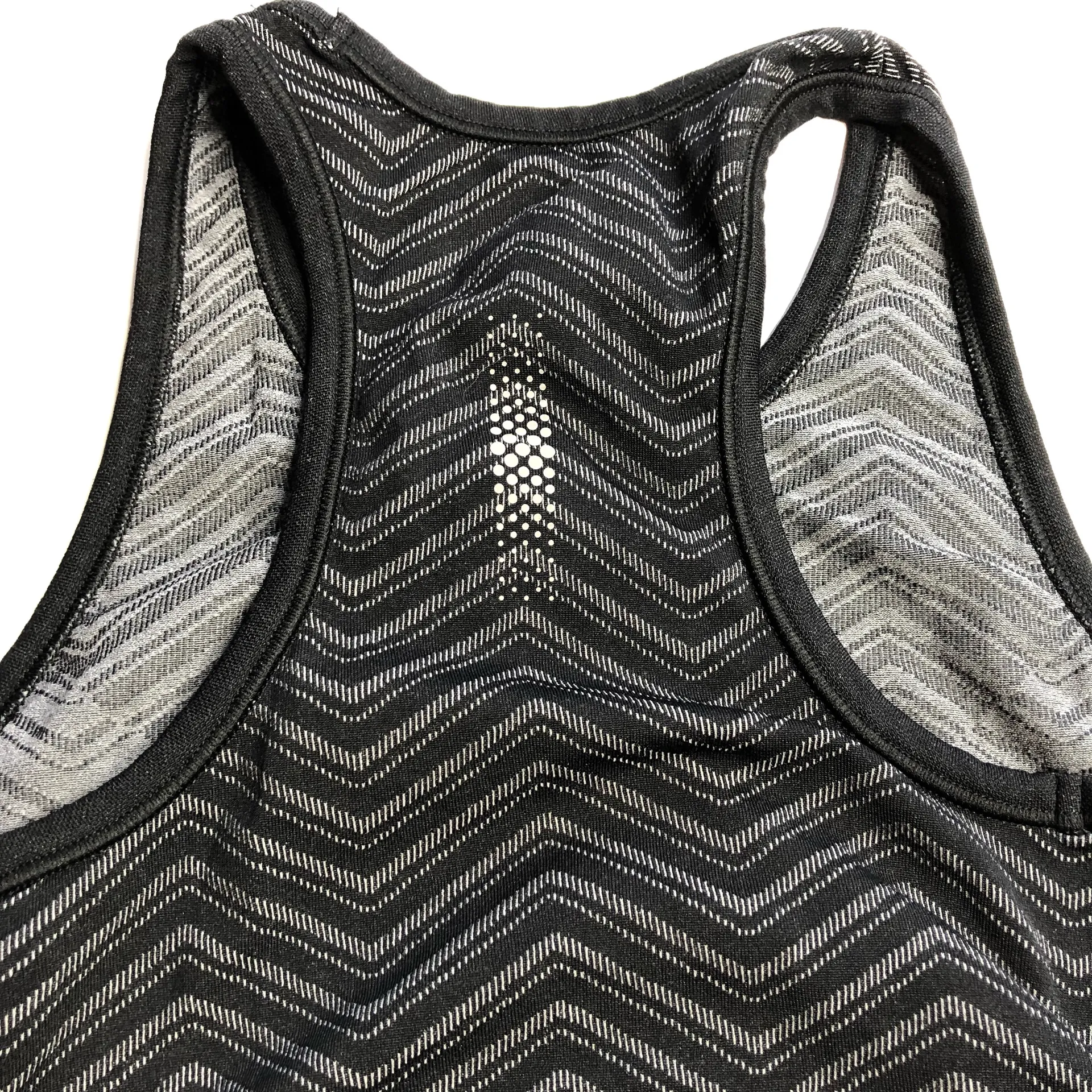 Athleta Finish Fast Line Tank Grey Chevron - Image 4