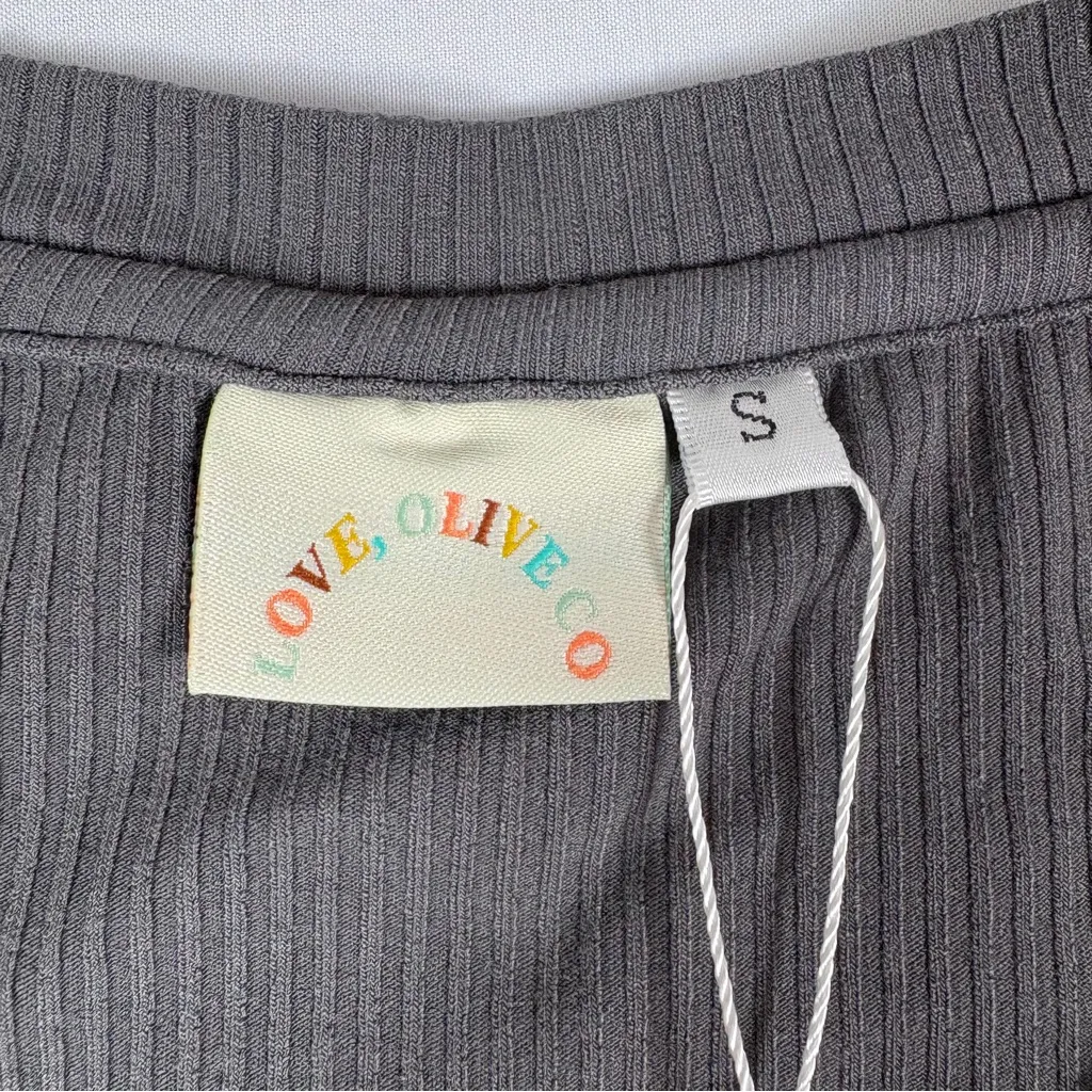 Love Olive Co Gray Ribbed V - Image 4