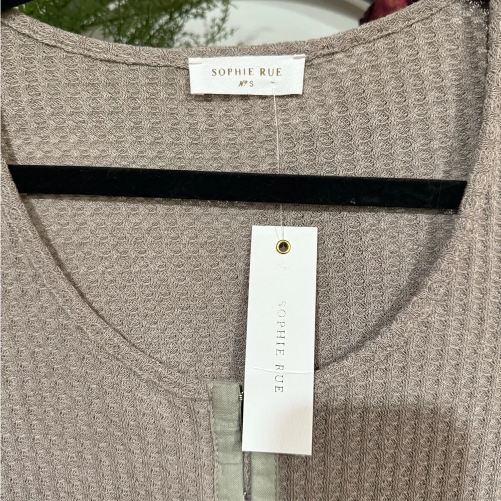 Sophie Rue Tan Ribbed Long Sleeve Blouse size small - Image 2