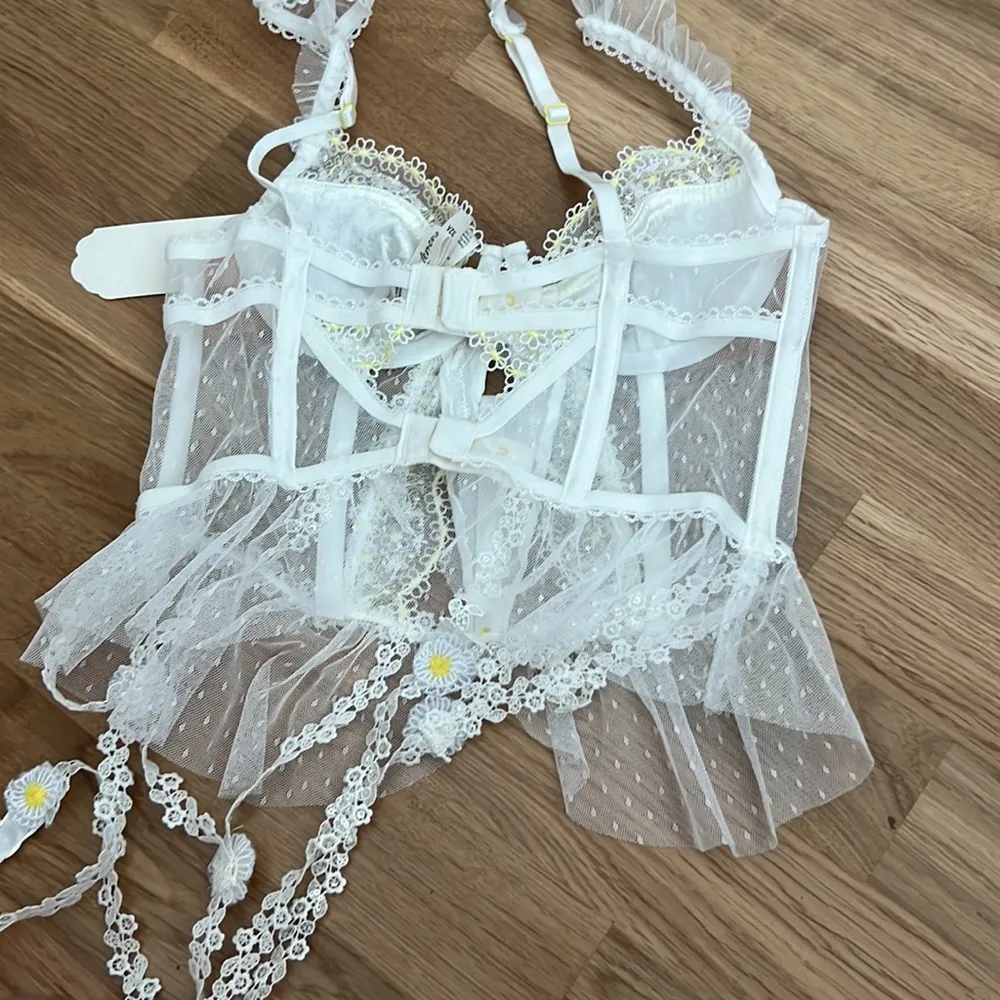 NWT FL&L 3D daisy bustier - Image 8
