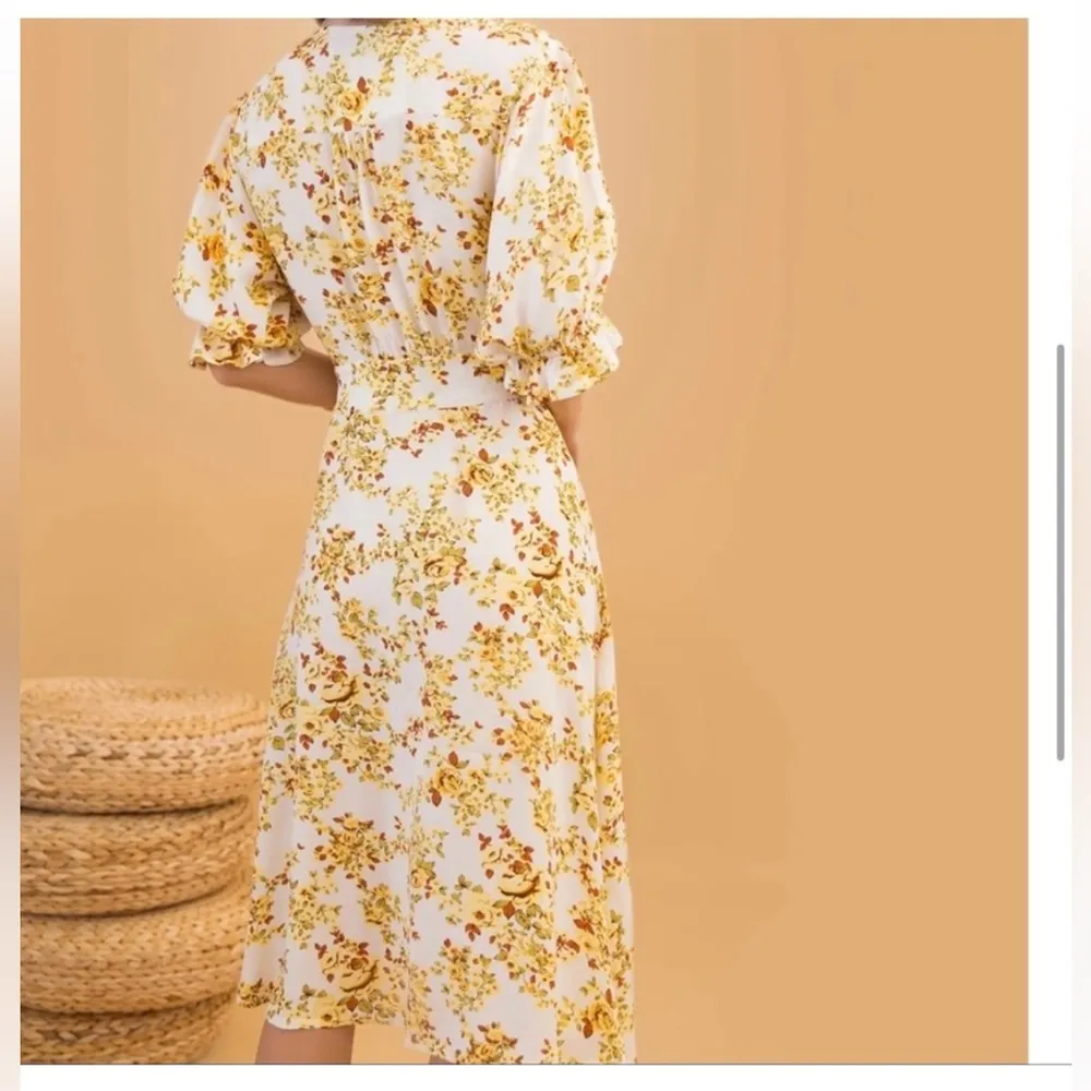 Faithful the Brand deep V-neck floral midi dress - Image 5