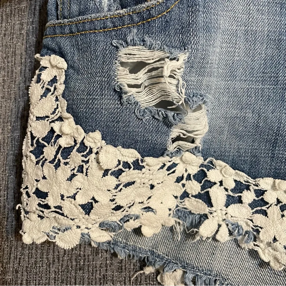 Carmar Denim Shorts With Flower Lace Trim Blue Size 25 - Image 2