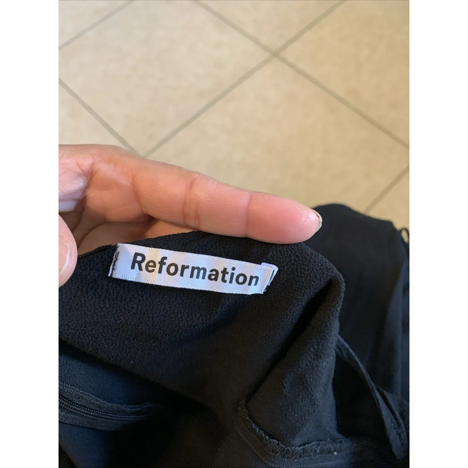 Reformación Dress Size 6 Color Black  open on the side - Image 5