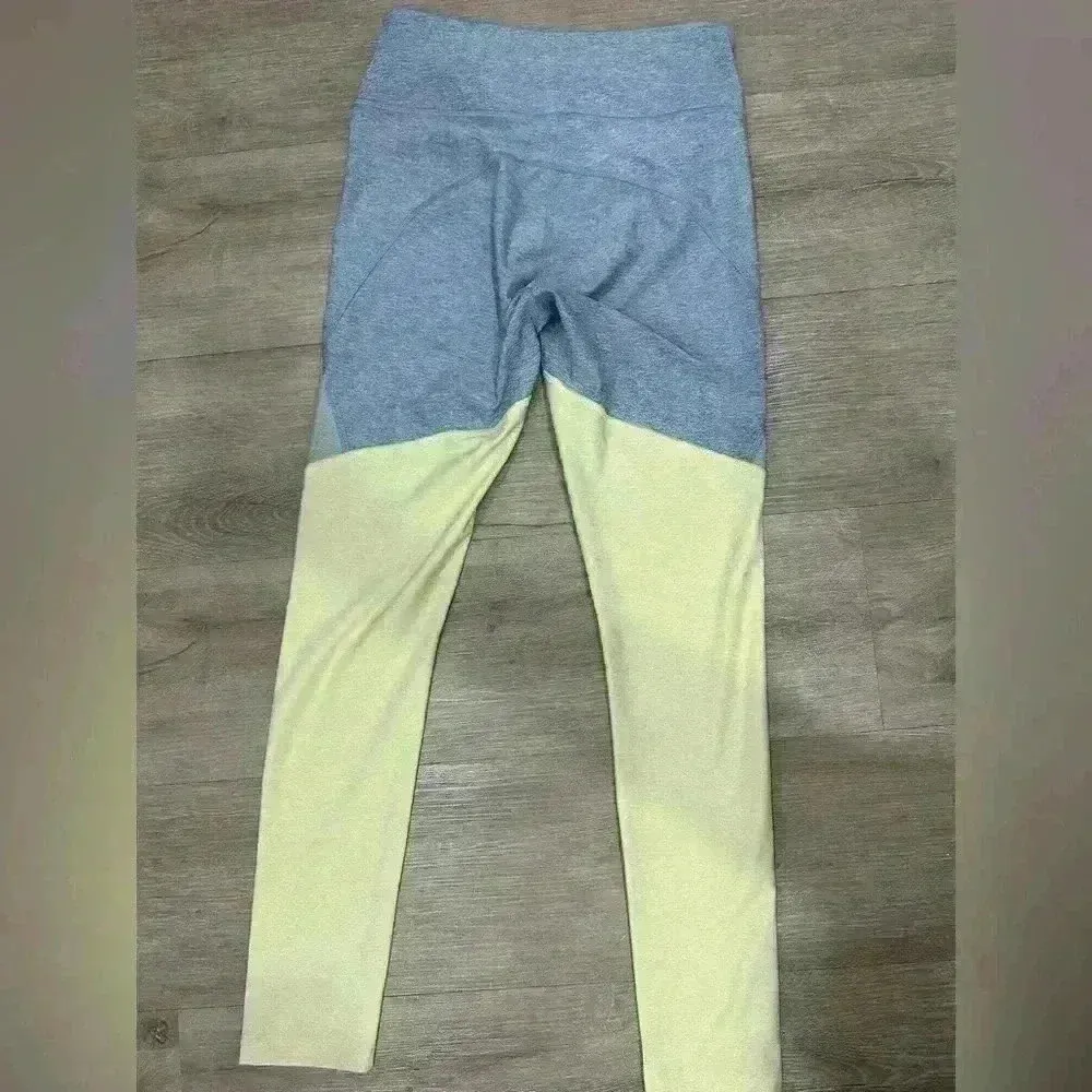 EUC Outdoor Voices Dipped Yellow/Blue Warmup Leggings size small - Image 4