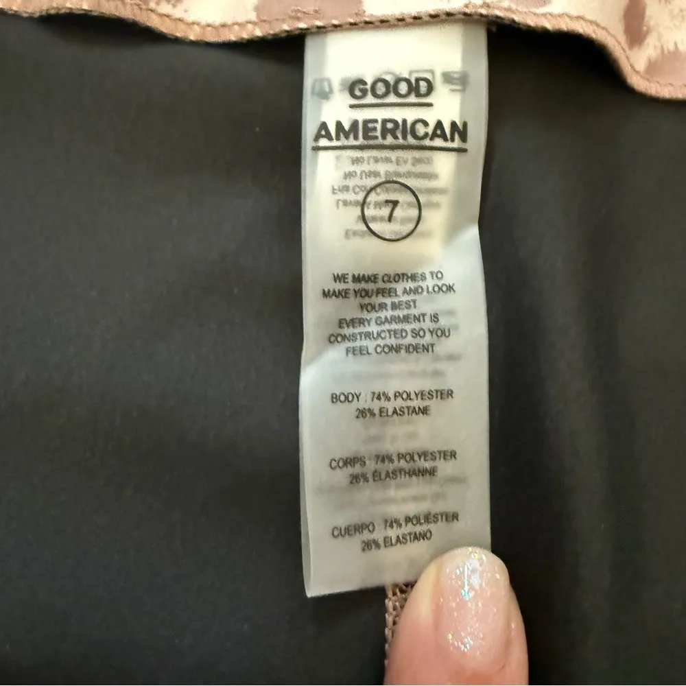 Good America pink beige tan gym biker workout shorts size 7 Electric Feel Animal - Image 6