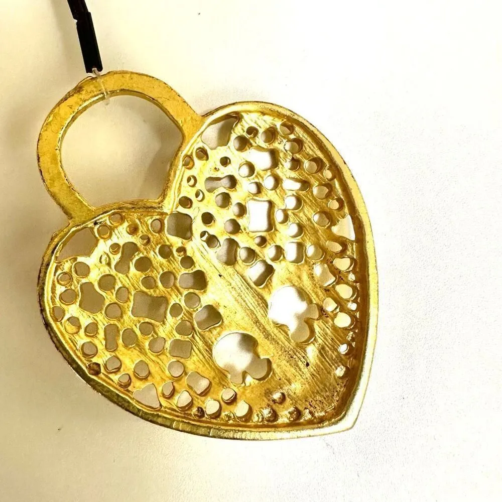 Gold tone heart pendant necklace - Image 5