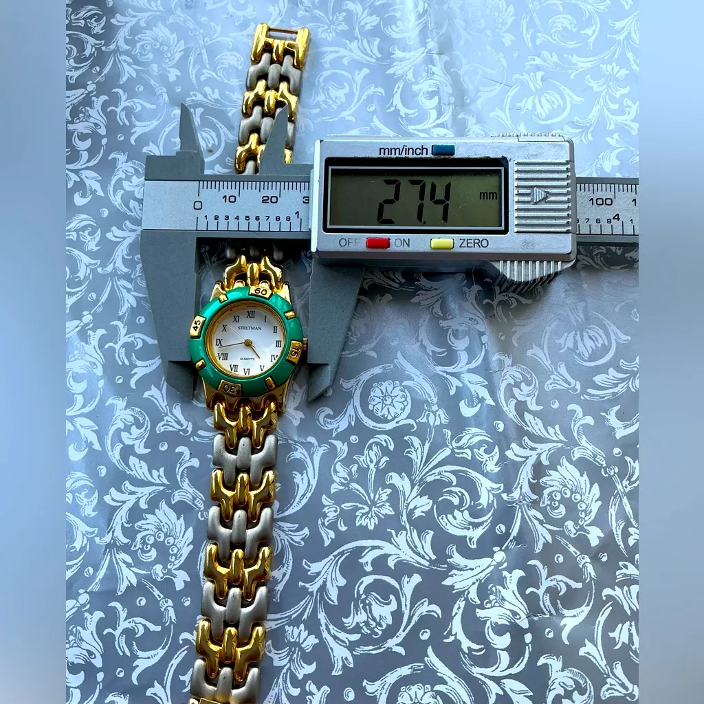 Ladies DRESSY STELTMAN stainless steel watch💚💛❤️💙🩶 Gold - Image 12