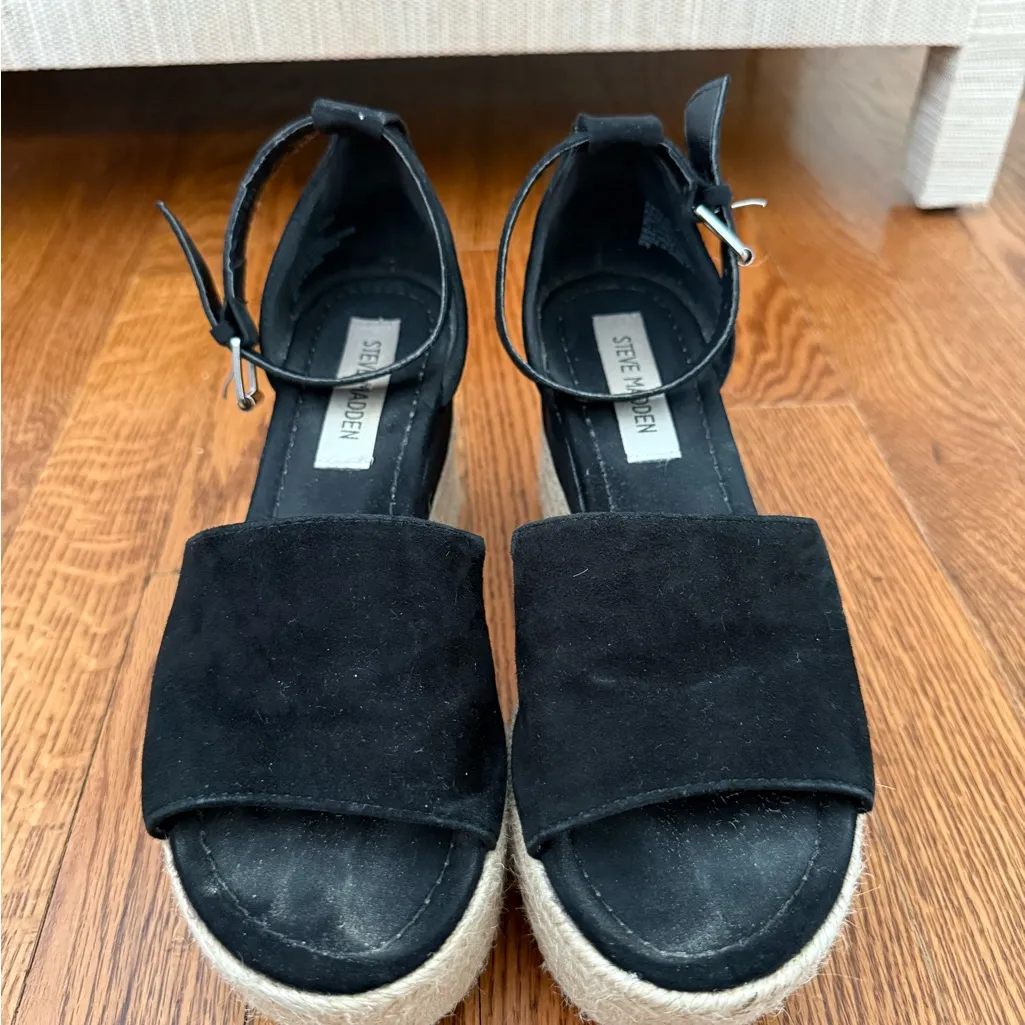 Steve Madden  Black Wedge Shoes. Size 6.5 - Image 4