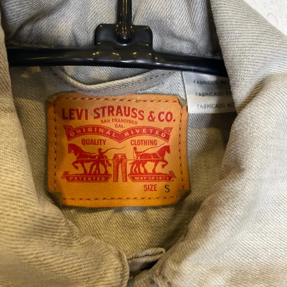 Levi’s Gray Denim Jean Vest Sz Sm Button Closure Cotton Classic Contemporary - Image 2