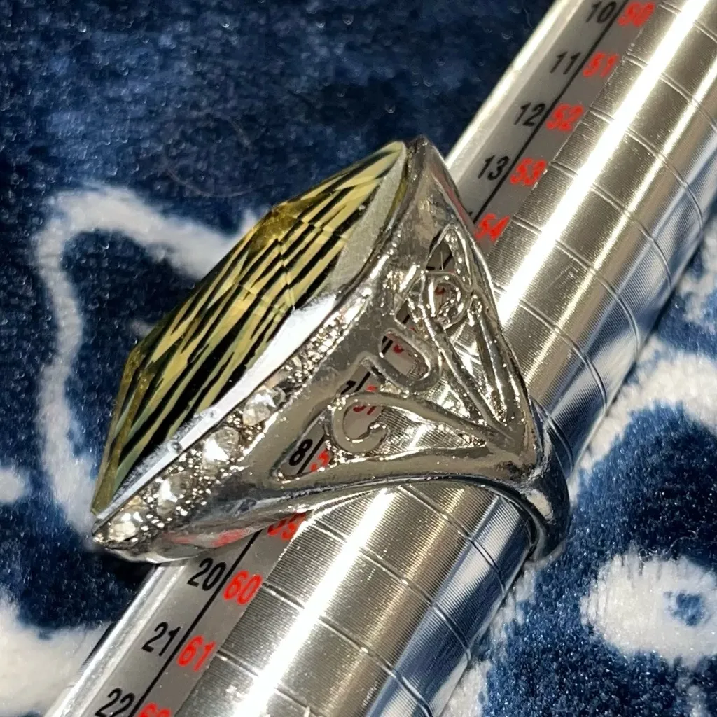 NEW! #4 Statement Ring Animal Print Design Set in silver-toned metal rhinestone - Image 9