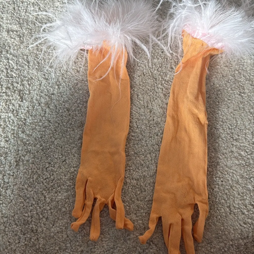 New Poster Girl Gwenevere Gloves in Papaya - Image 2