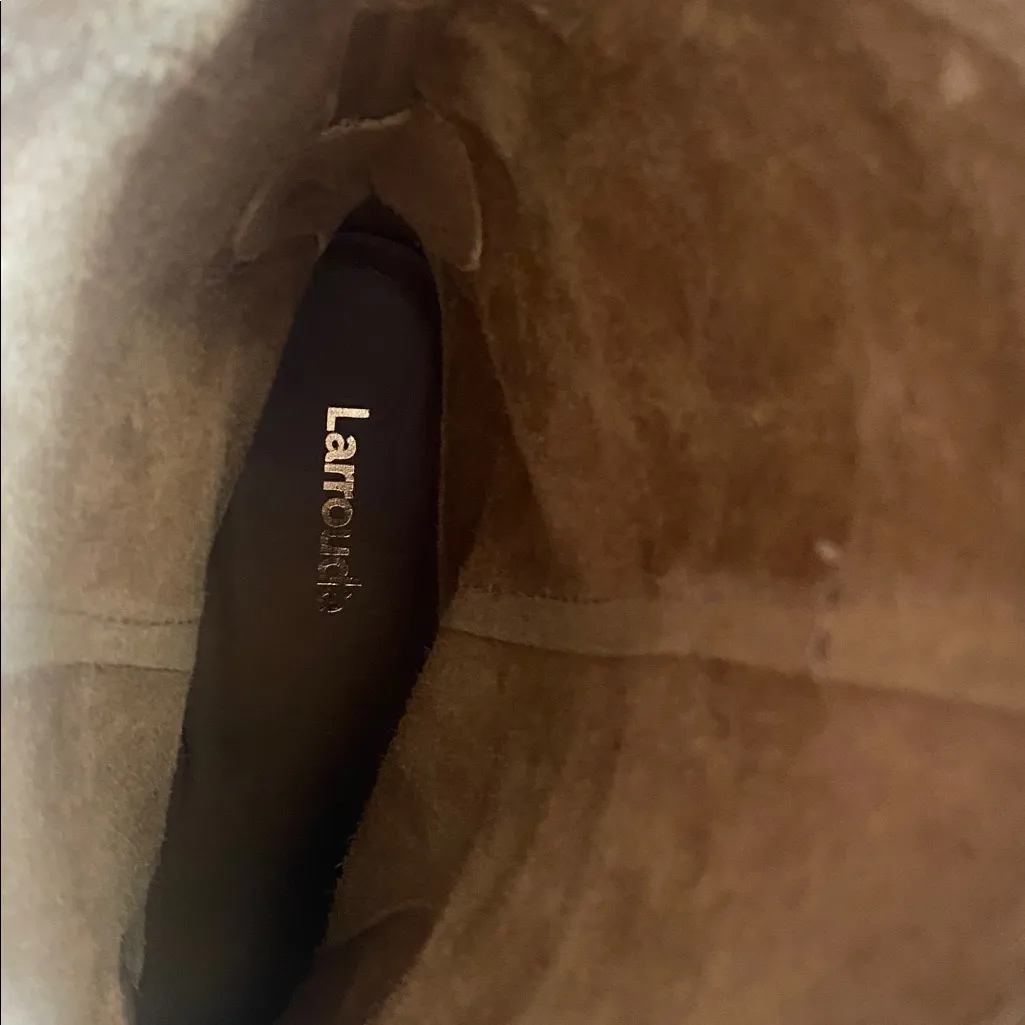 Larroude Thelma Suede Tan
Boot Size 6 - Image 15