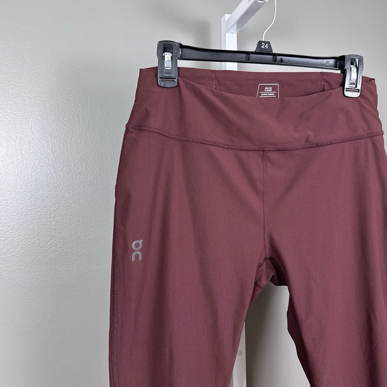 Run On Clouds Active Tights Women's XL Mulberry Capri Cropped Running - Image 2