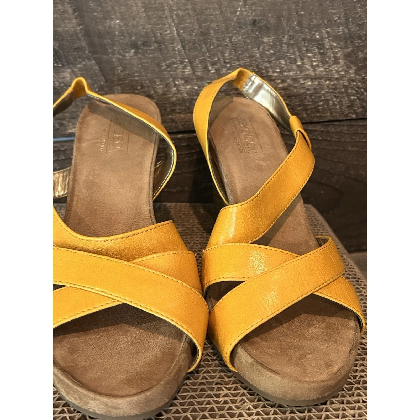 Aerology Girl Plush Yellow Wedge Sandals‎ NEW Size 8.5 - Image 3