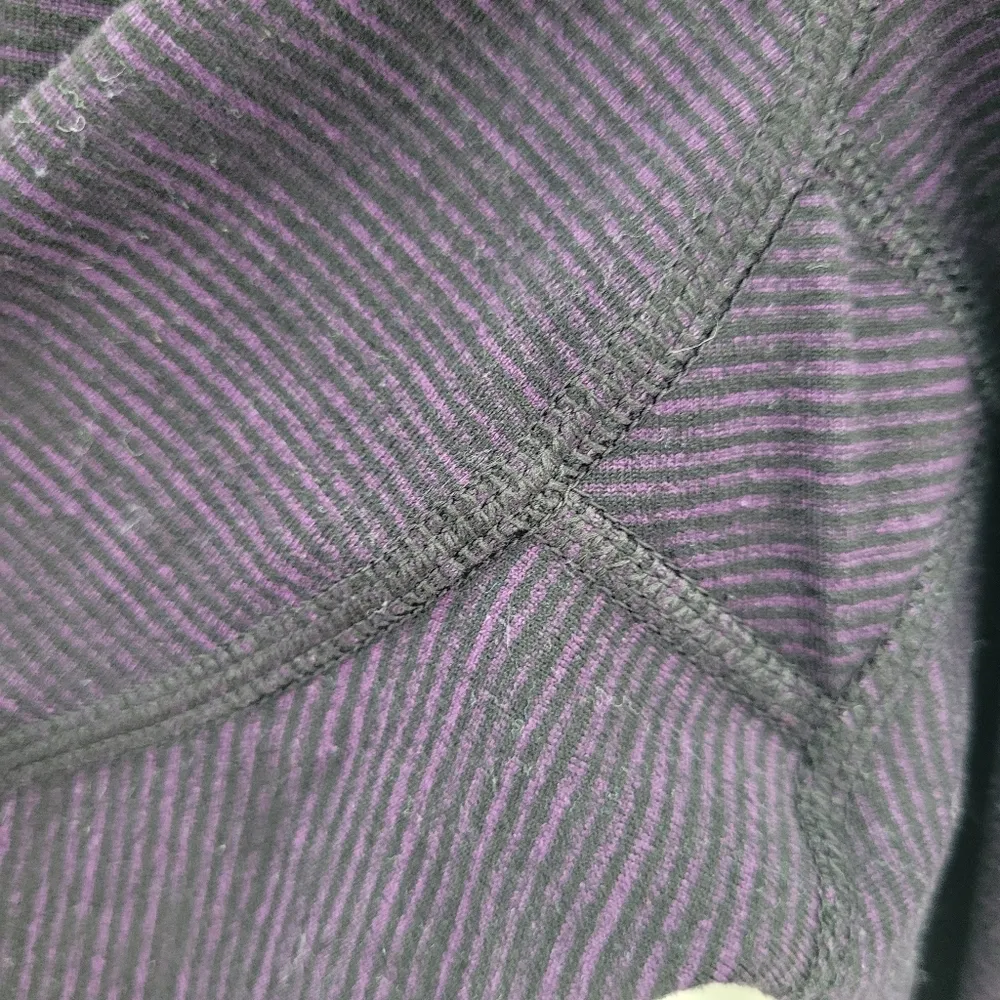 Old Navy Active Purple and Black Striped Leggings - Image 6