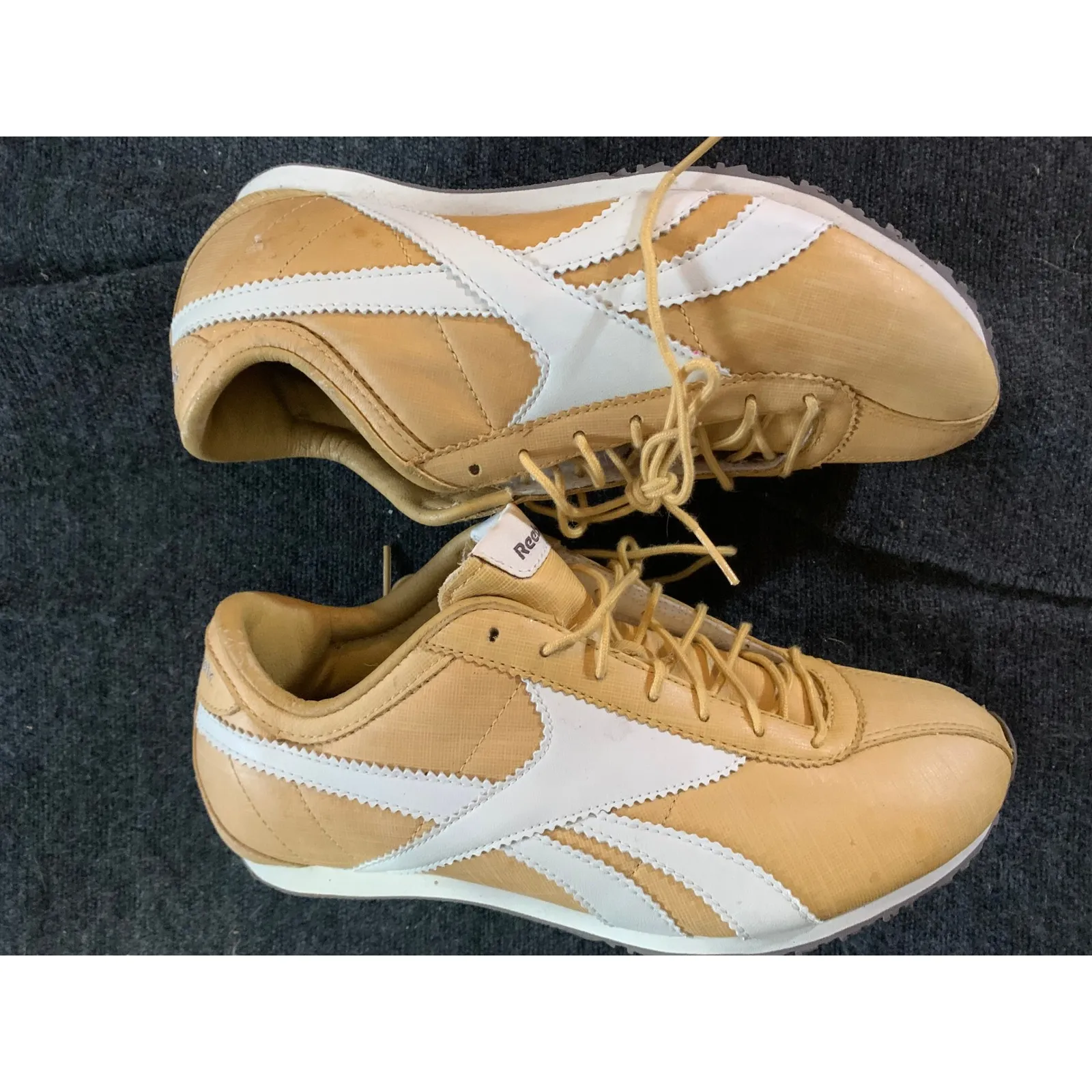 Reebok Gold Medalist Low Top Sneakers Women Size 5.5 Tan White Lace Up Athletic - Image 4