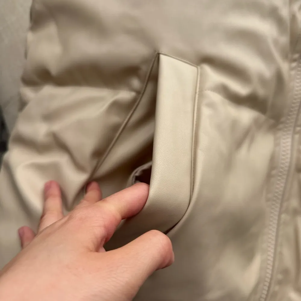 Women's Faux Leather Yoke Sherpa Vest Jacket Cream Pockets XXLARGE NWT - Image 5