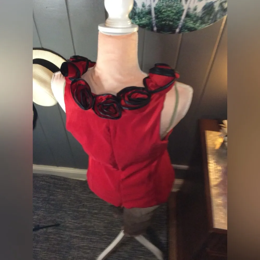 Rose Embellished Dressy Sleeveless Red Top Medium - Image 3