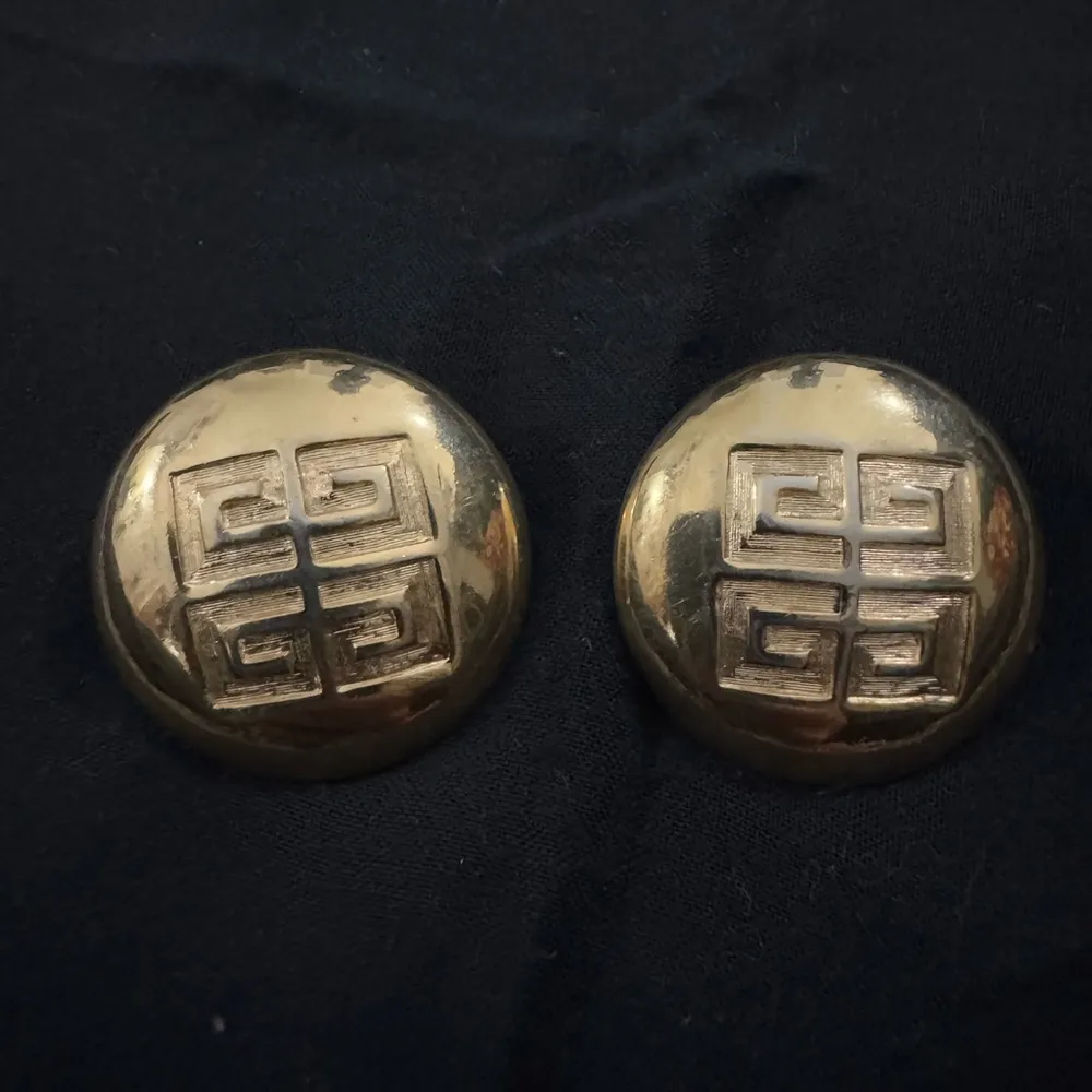 VINTAGE GIVENCHY GOLD LOGO BUTTON EARRINGS WITH POSTS EXCELLENT CONDITION BIG - Image 2