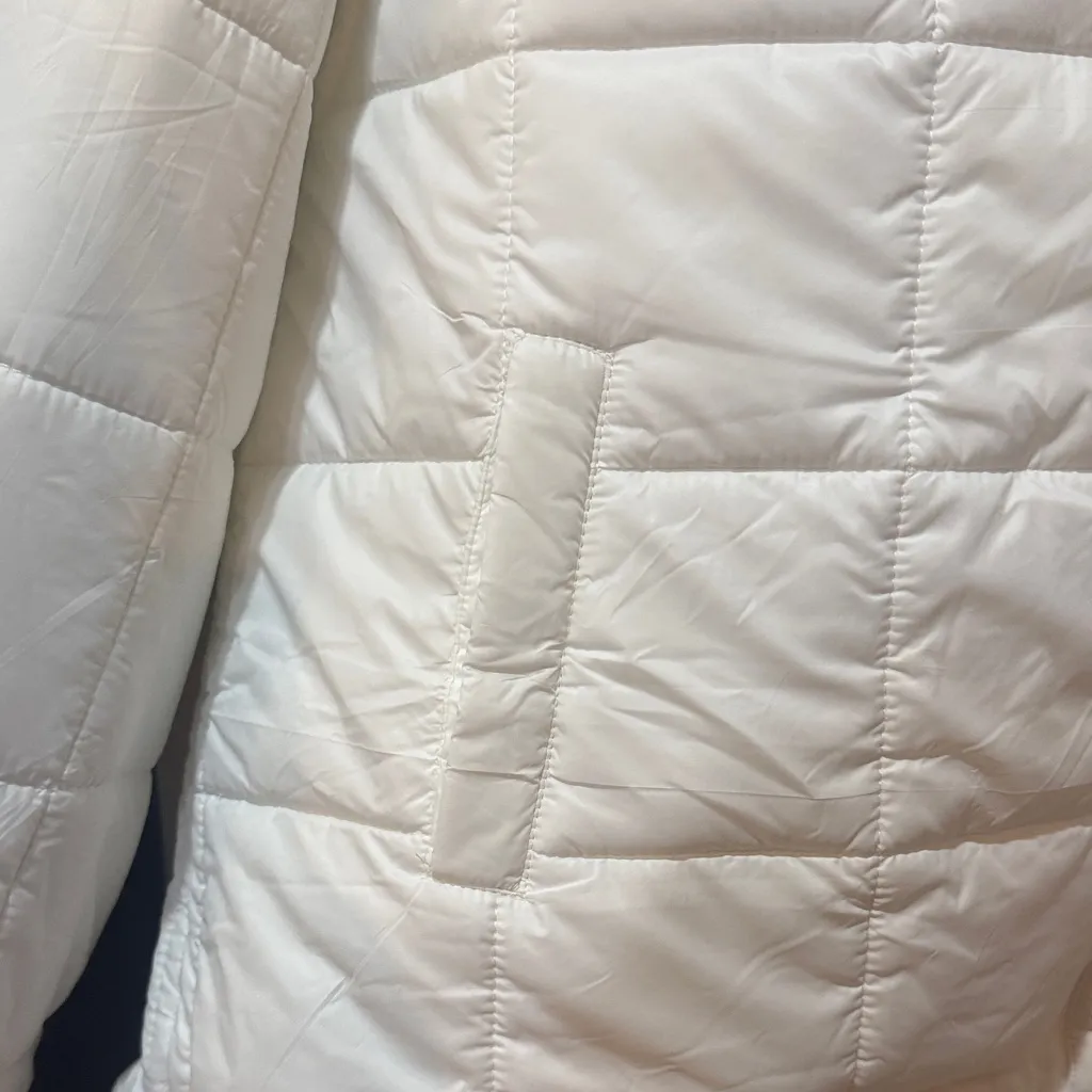 Women's Classic White Puffer Jacket Size XL - Image 3