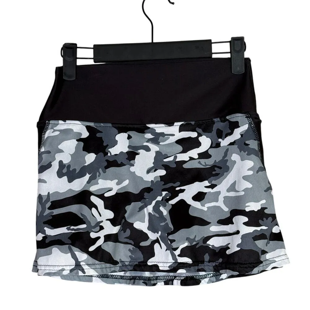 Faye + Florie Camo Tennis Skort Built in Shorts Mid Rise Small Grey Black White - Image 10