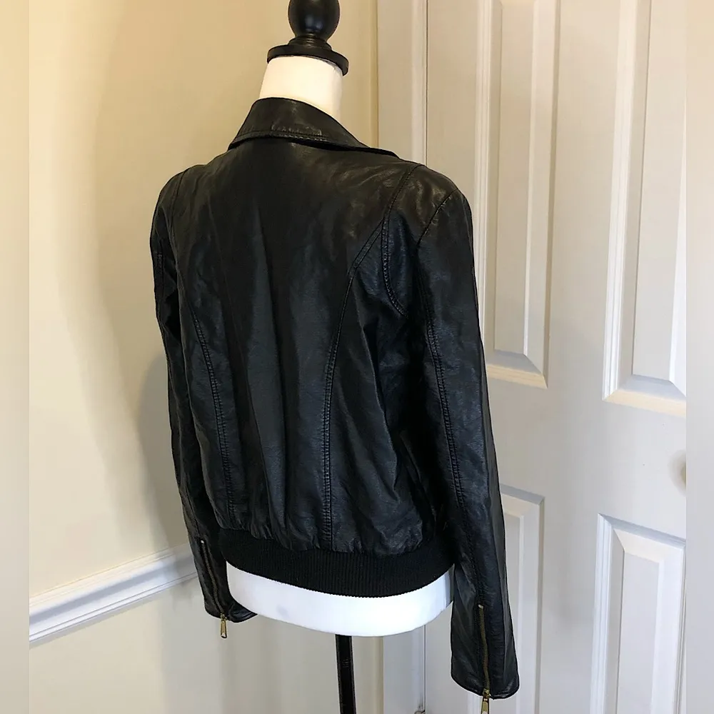 FREE PEOPLE Black Faux Leather Jacket w Floral Lining Sz Small - Image 7
