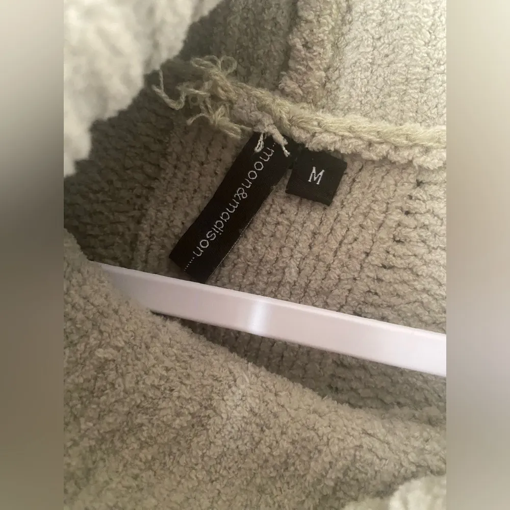 Moon & Madison Women’s Chunky Knit Sage Green Cowl Neck Sweater M New READ Size M - Image 5