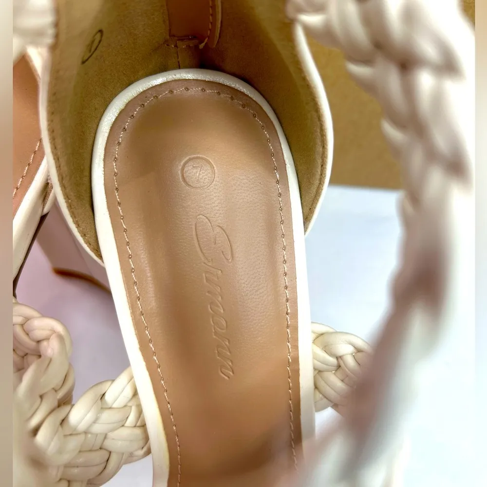 Women’s sz 7 Ermonn New In Box Ivory/off white Braided straps Chunky High Heel - Image 3