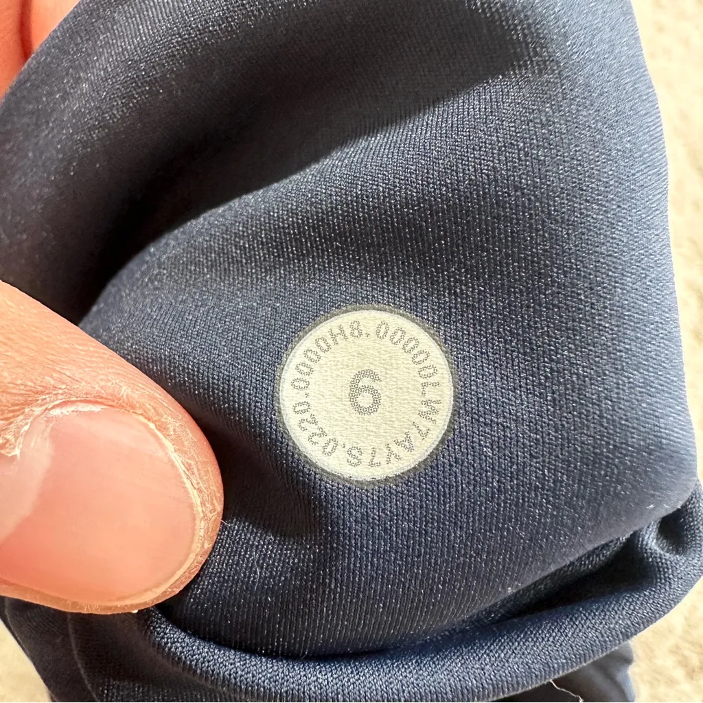 Lululemon Women’s Fast And Free Short 10" Non-Reflective Run in True Navy Size 6 - Image 12