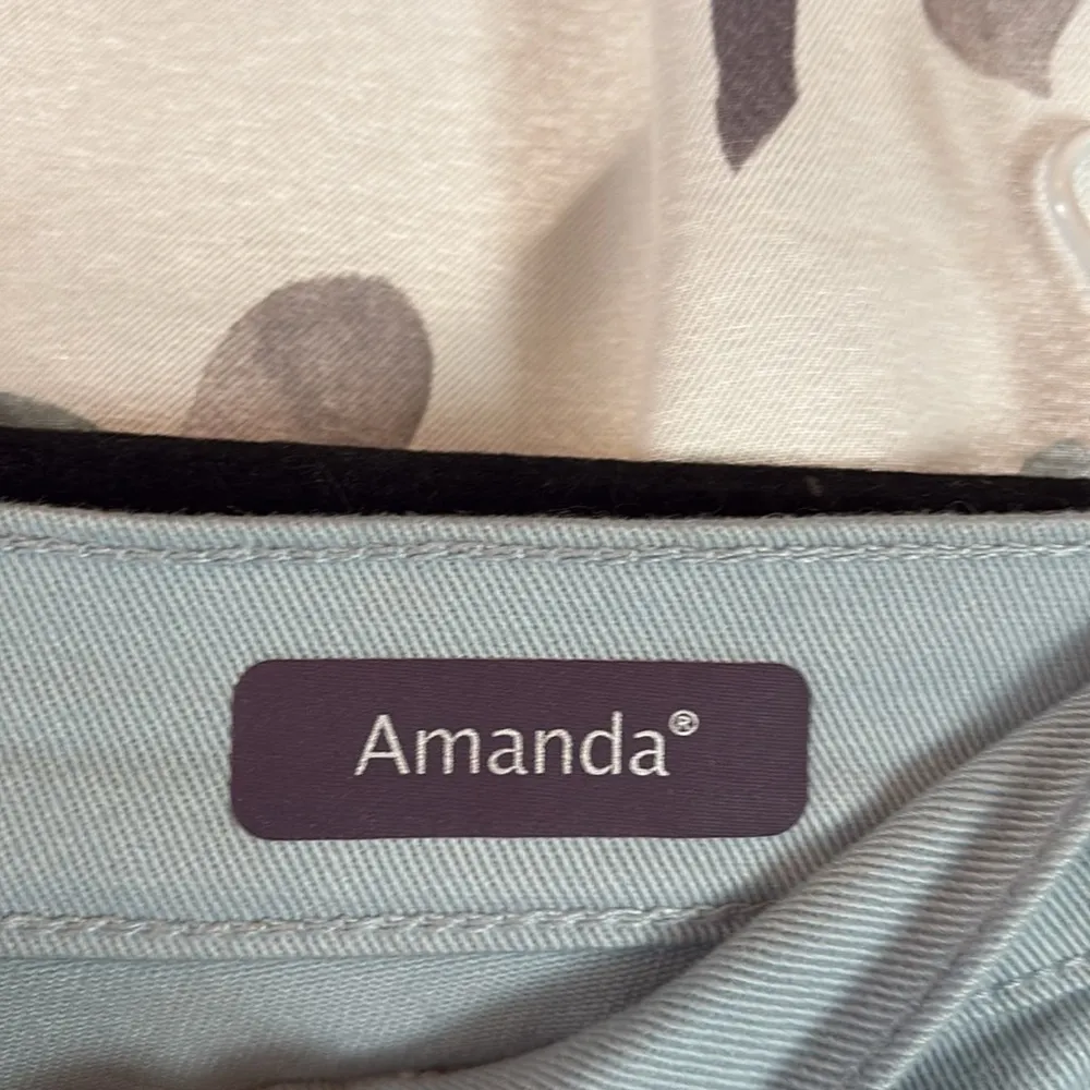 Gloria Vanderbilt Light Blue jeans - Image 3