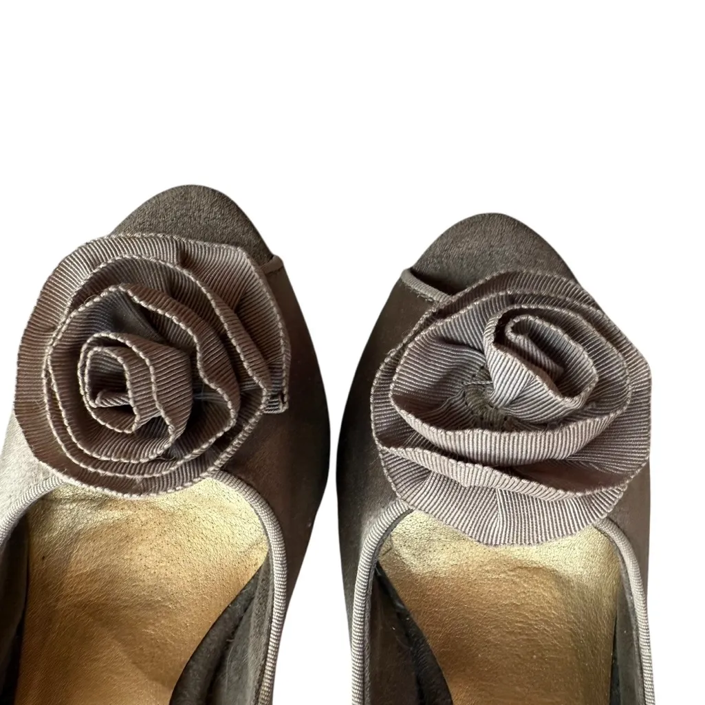 Seychelles Women’s Size 7 Open Toe Satin Rosette Heels Metallic Preppy Coquette - Image 4