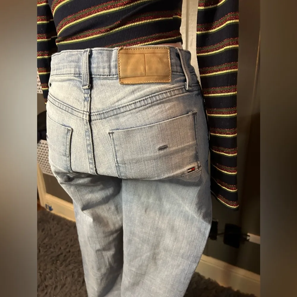 Tommy Hilfiger 28x32 Slim Tapered Jeans - Image 4