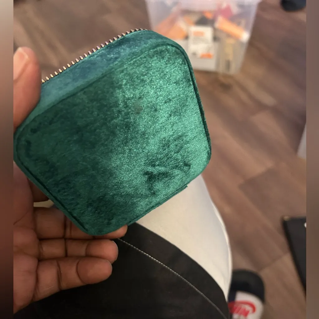 Green Travel Jewelry Organizer - Image 5