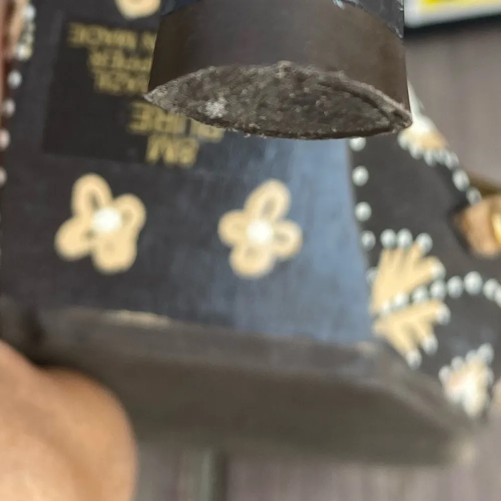 Carlos Santana Pure Camel Nubuck Wooden Floral Hand Painted Strappy Heels Size 8 Brown - Image 8